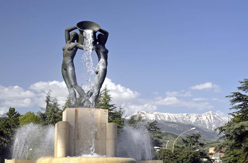 abruzzo l'aquila fontana luminosa