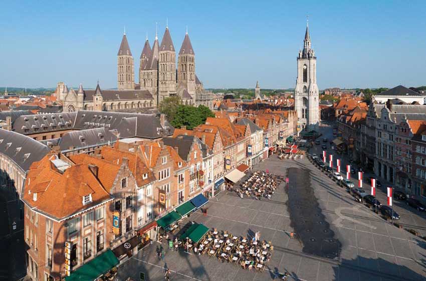Belgio-Vallonia-Tournai-Grand Place dall'alto