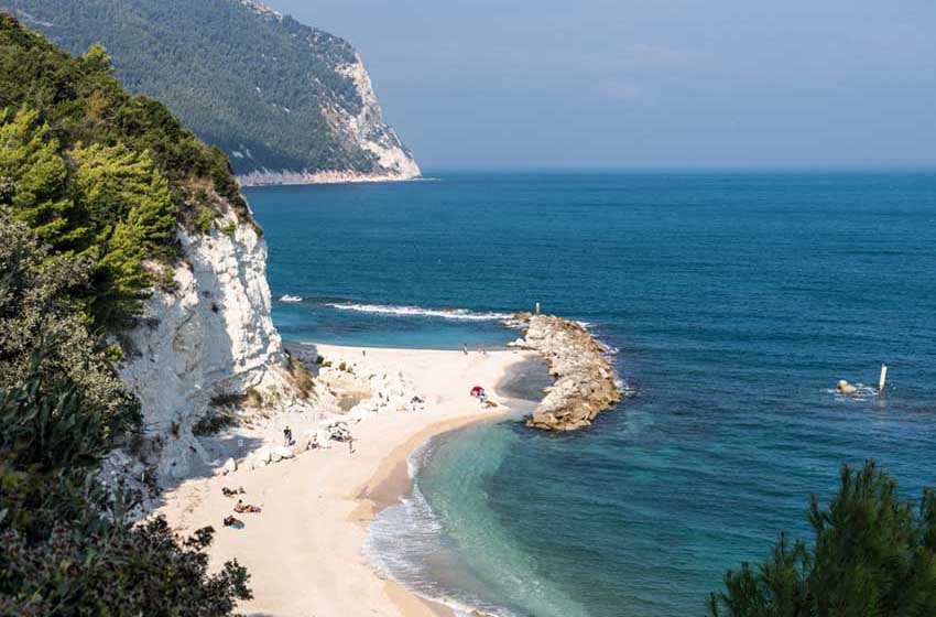 Marche-Sirolo-Spiaggia Urbani
