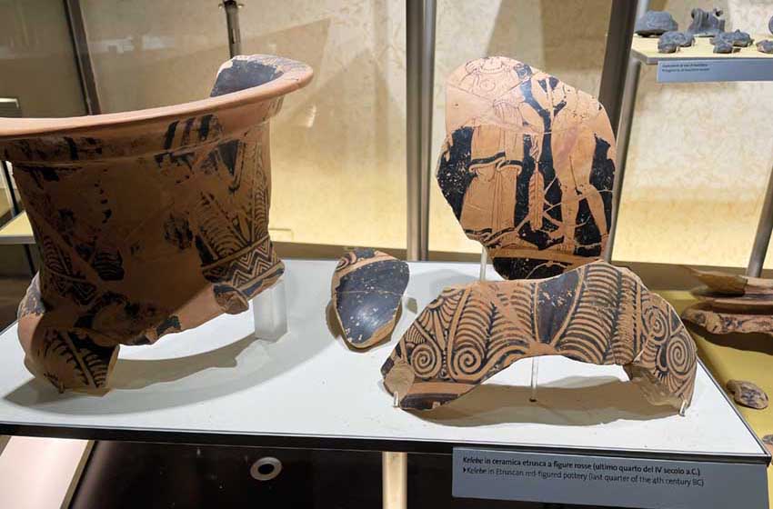 Toscana-Cortona-Museo dell_Accademia Etrusca-Frammenti di vaso