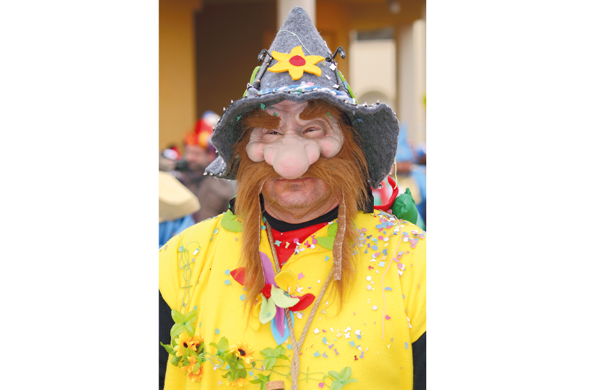 Toscana-Viareggio-Carnevale-uomo mascherato