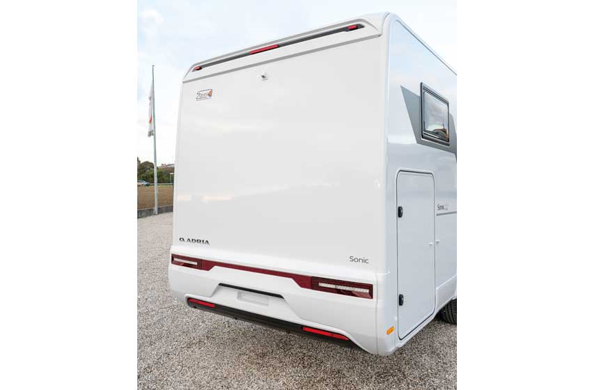 Adria Sonic 700 SL Plus specchio di coda