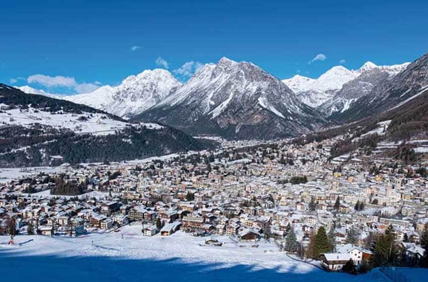 Lombardia-Valtellina-Bormio-panorama con la neve