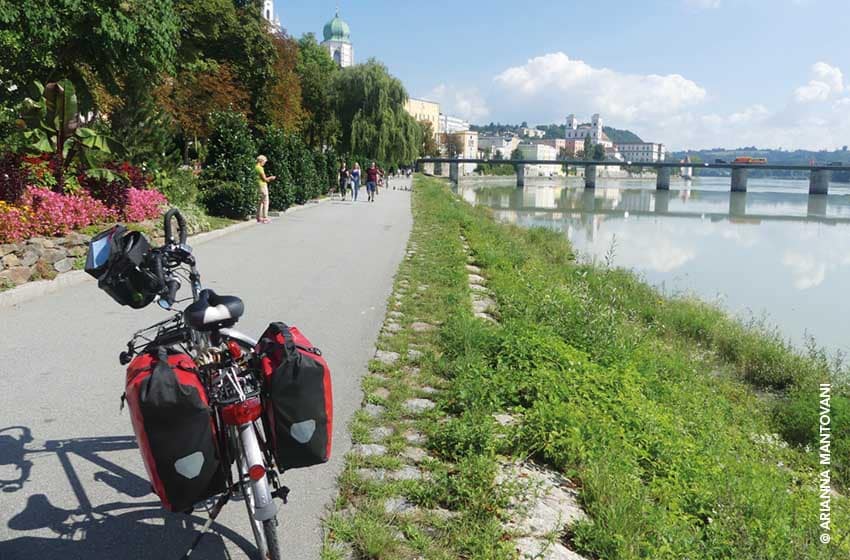 Germania-Baviera-Passau-fiume Inn e Danubio-ciclovia-bici con borse