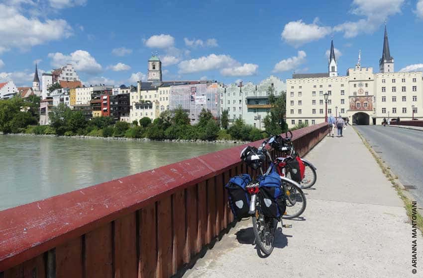 Germania-Baviera-il ponte sull'Inn-bici-Wasserburg-Ph. Arianna Mantovani