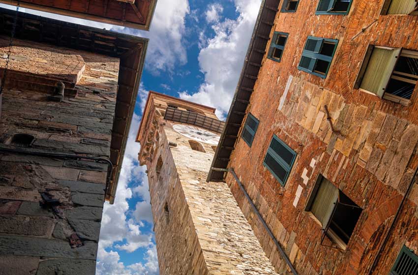 Toscana-Lucca-Torre delle Ore-AdobeStock_514543564
