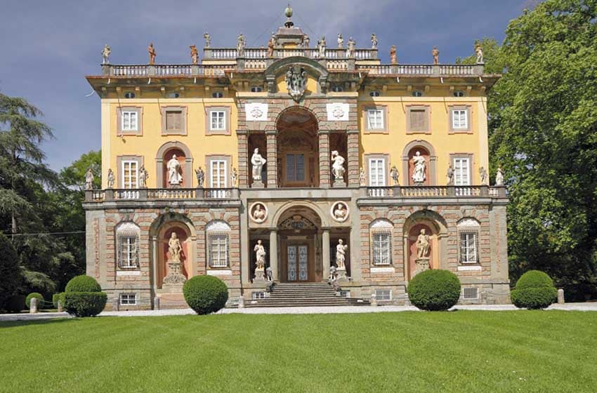 Toscana-Lucca-Villa Torrigiani-AdobeStock_44882088
