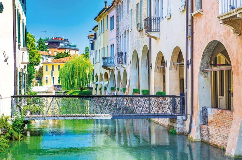 Veneto-Treviso-Sile-ponte AdobeStock_304741620