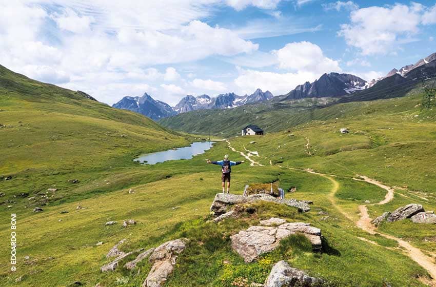 Piemonte-Val Formazza-laghetto-escursione-escursionista-casetta