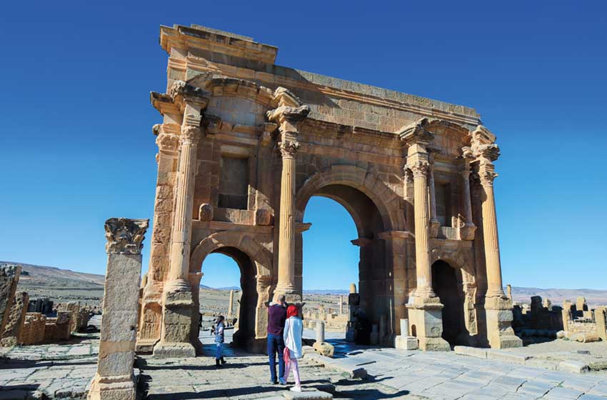 Algeria: l'arco di Traiano a Timgad