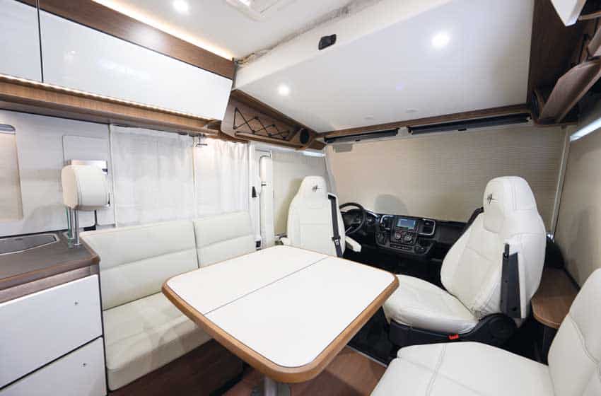 Rapido 896F living