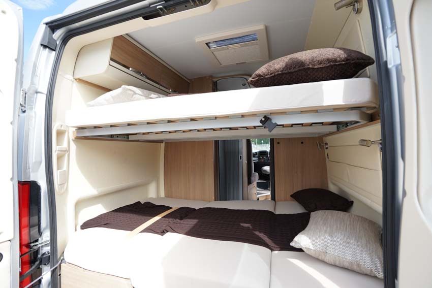 Adria Twin 600 SPT Family vano psteriore e letti
