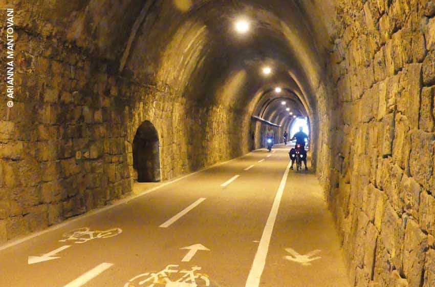 Ciclovia Riviera dei Fiori, una galleria a Ospedaletti