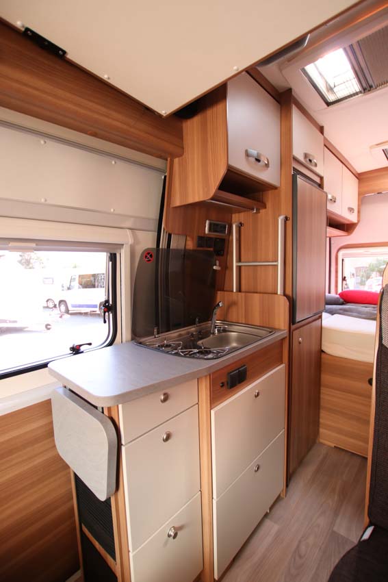 Weinsberg CaraBus 601 DQ cucina