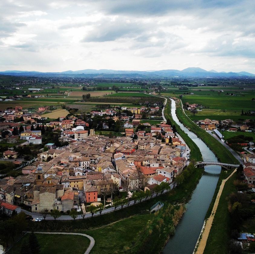 Umbria-Cannara-panorama con il fiume Topino