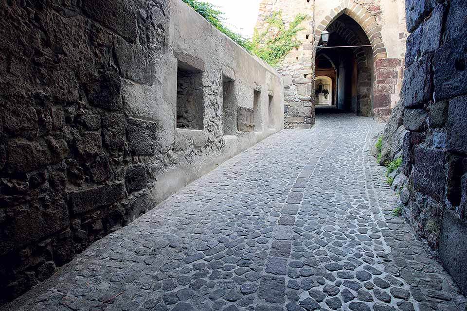 L'accesso al castello