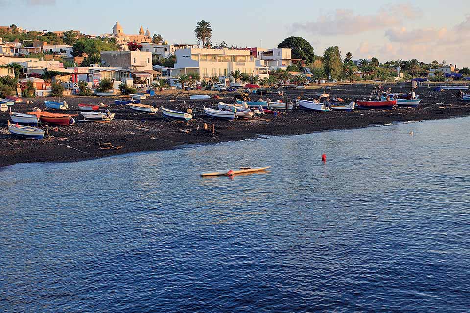 La spiaggia di Ficogrande a Stromboli
