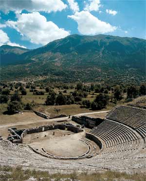 Il teatro di Dodoni fu voluto nel III secolo a.C. da Pirro, re dell’Epiro