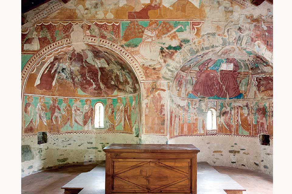 Chiesa di Santa Cristina di Campoloro, un particolare delle absidi affrescate