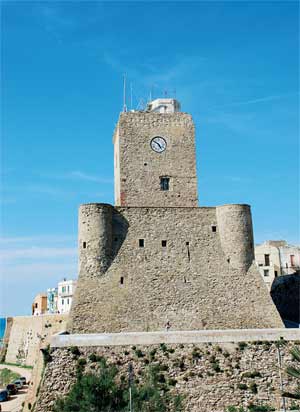 Termoli è nota per il castello svevo che domina il borgo antico