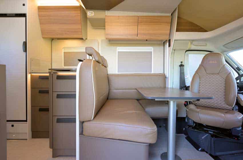 Bürstner TD 690 Edition B66 dinette