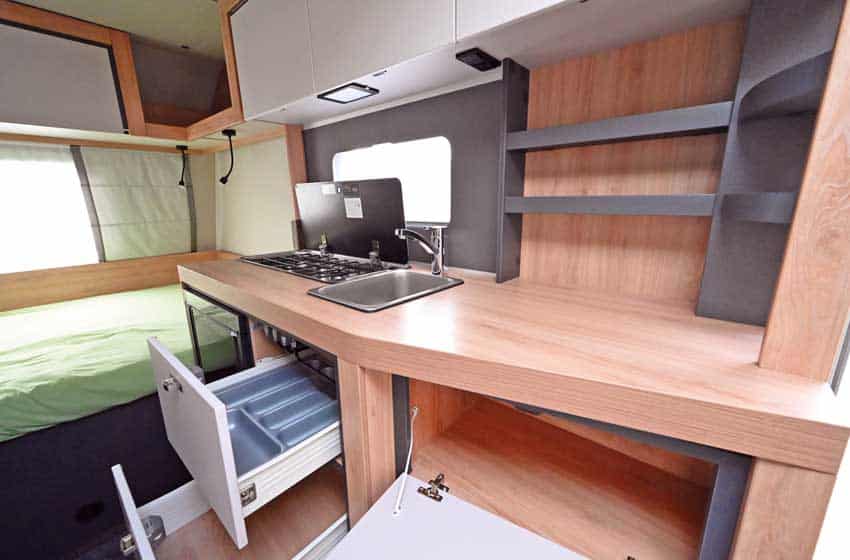 Knaus Sport 420 QD cucina