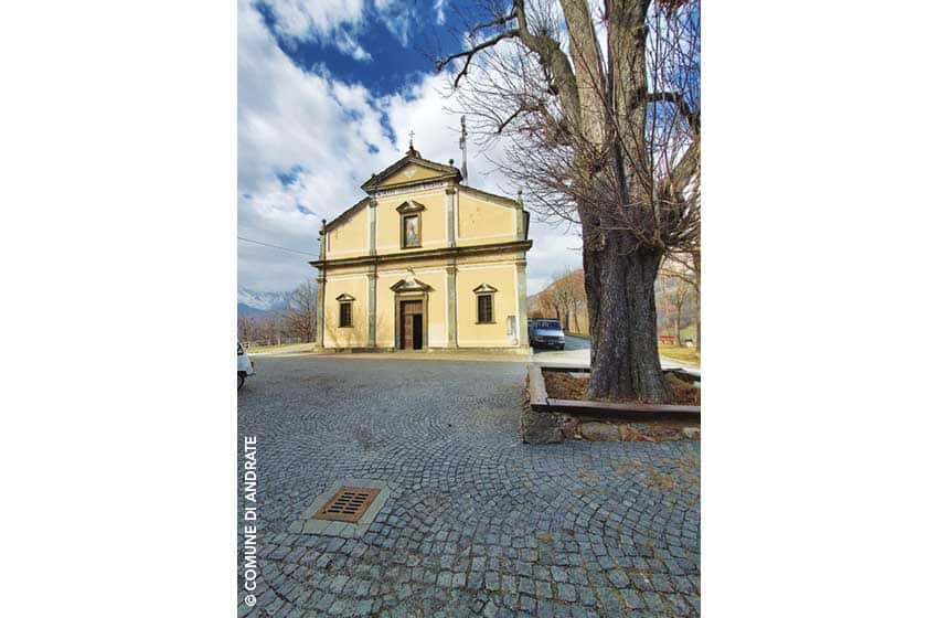 Piemonte, Andrate (TO), la chiesa parrocchiale