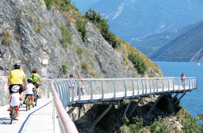 ciclopista a Limone sul Garda