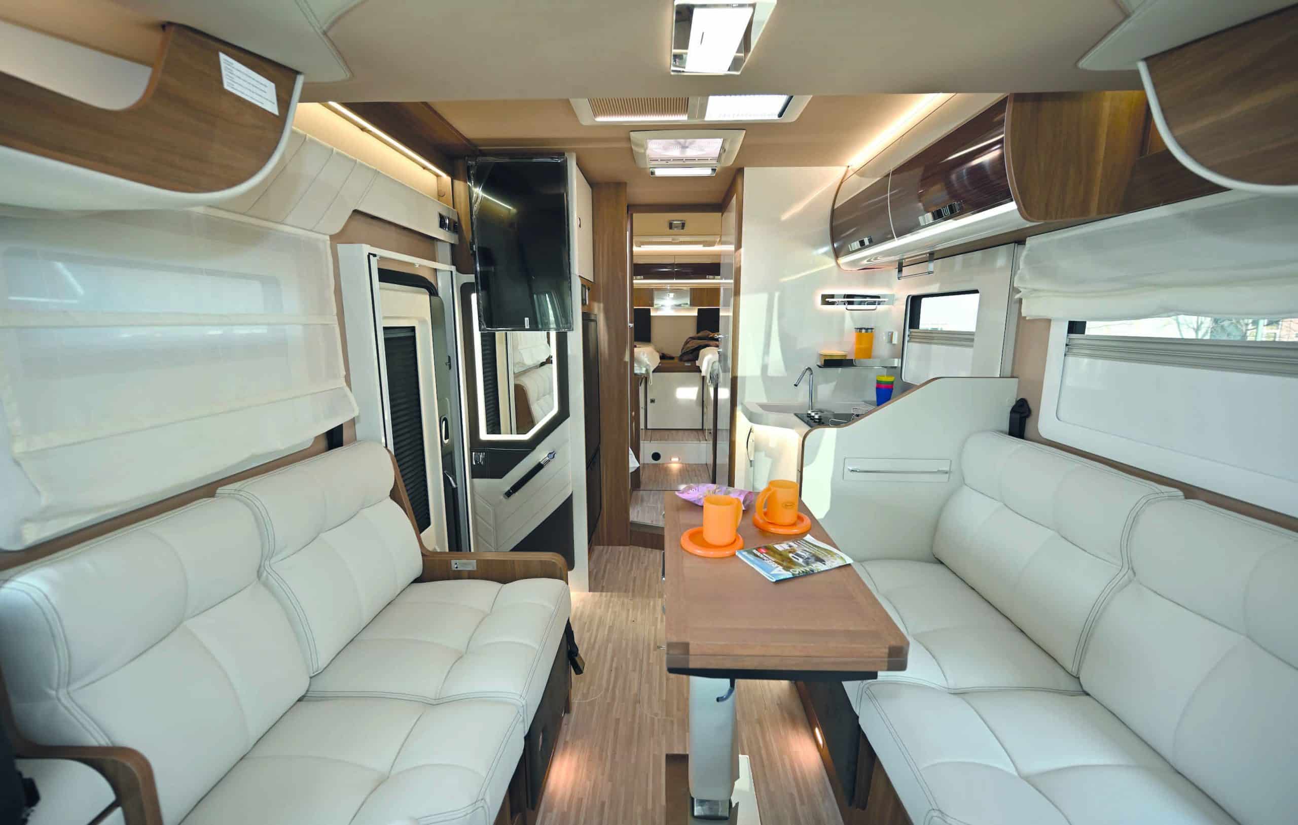 vista interna motorhome Mobilvetta K-Yacht Tekno Line 86