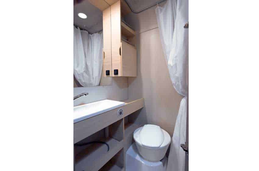 bagno caravan compatta per la coppia Weinsberg CaraCito 390 QD