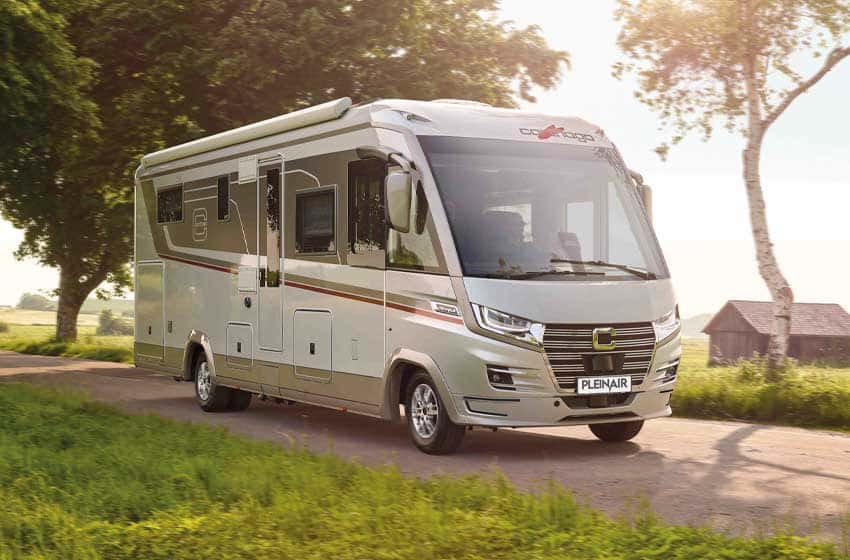 Motorhome Carthago Chic S-Plus I 64 XL QB su strada