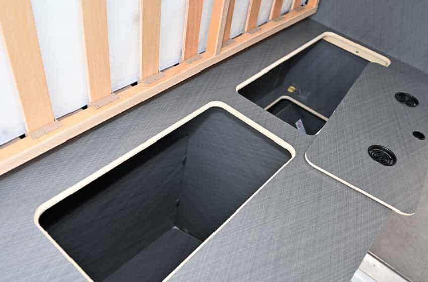 vani sotto il letto
