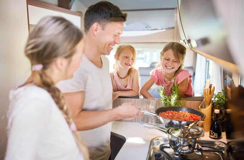 organizzare cambusa camper
