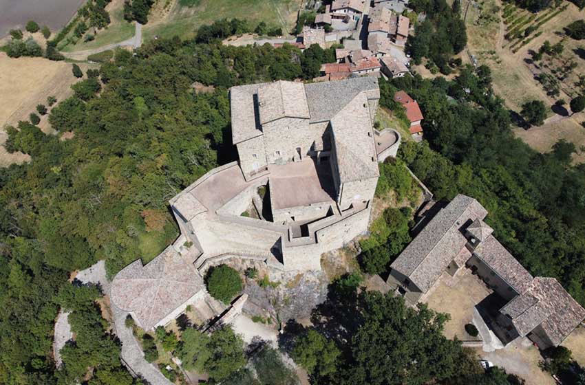Canossa-Castello-di-Rossena