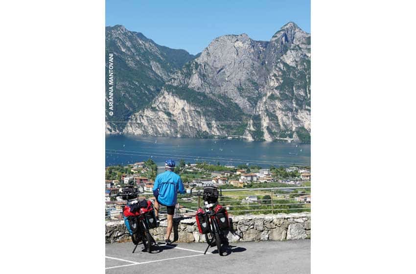 Trentino, Green Road dell'Acqua: il panorama da Nago sul Garda