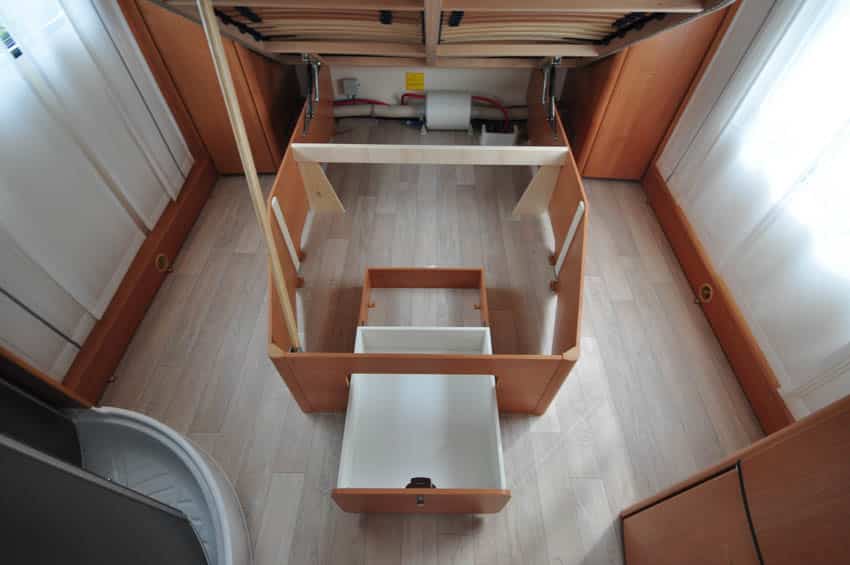 gavone sotto il letto caravan per la coppia Saphir 560 SFD