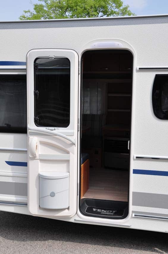 porta ingresso caravan per la coppia Fendt Saphir 560 SFD