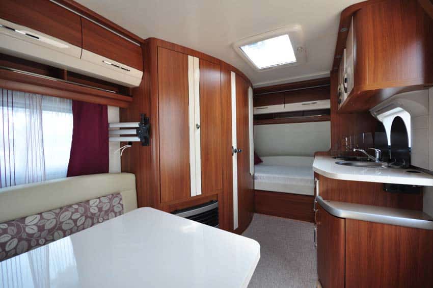 Abitacolo della caravan usata Hobby Excellent 455 UF