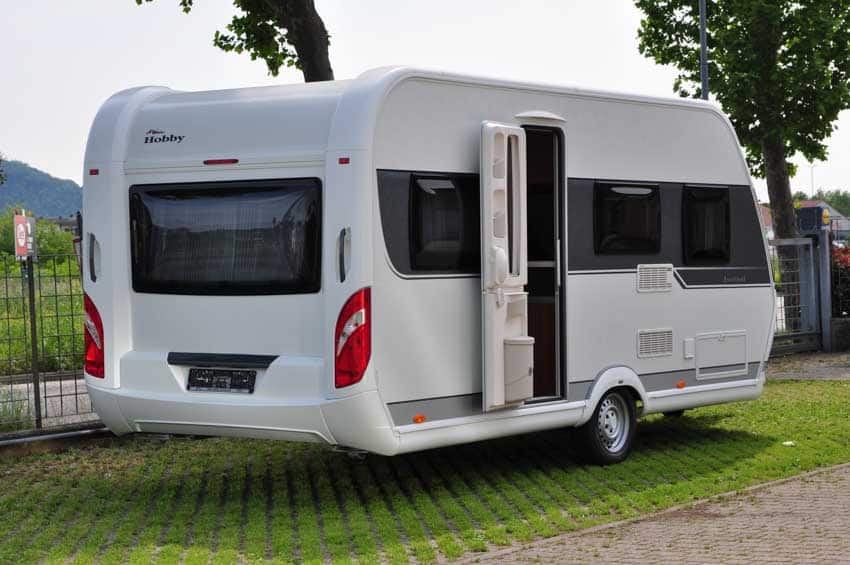 vista posteriore caravan usata Hobby Excellent 455 UF