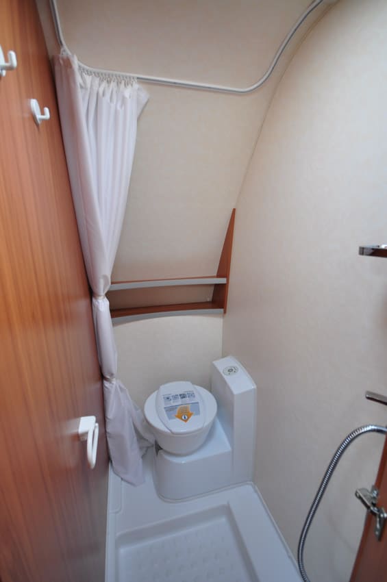 toliette Winsberg Caraone 450 FU caravan usata per la coppia