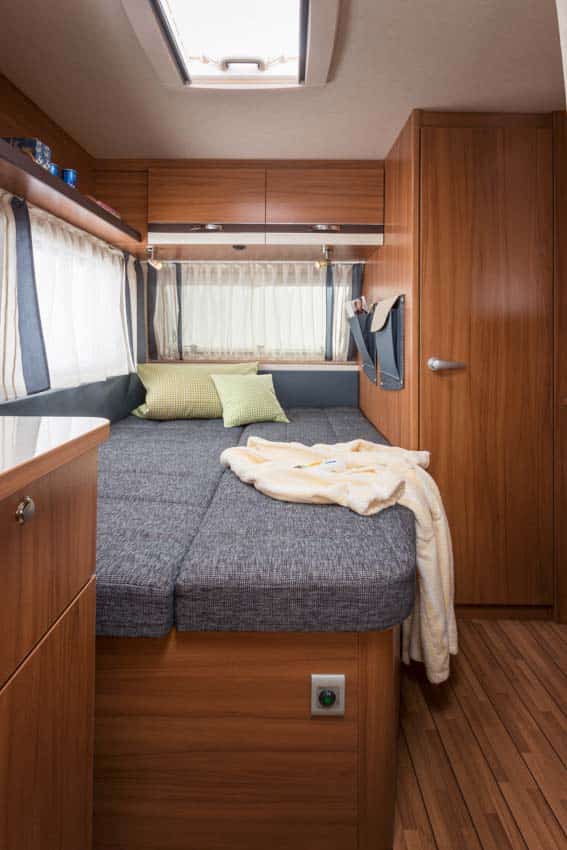 letto alla francese Winsberg Caraone 450 FU caravan usata per la coppia