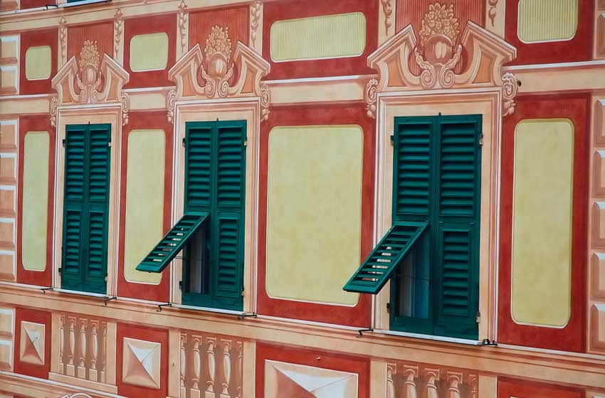 Camogli-particolare-finestre-palazzo