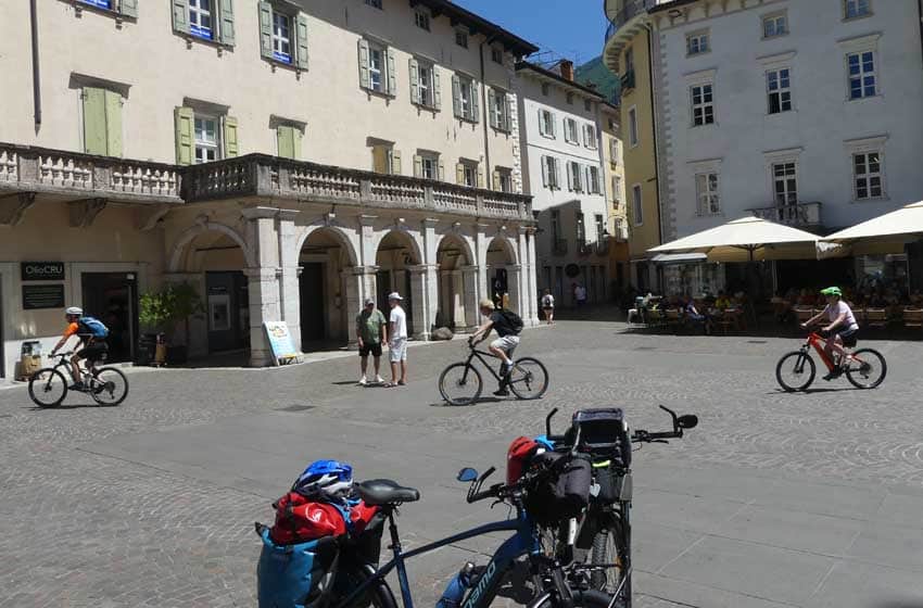 Trentino, Green Road dell'Acqua: il centro storico di Arco