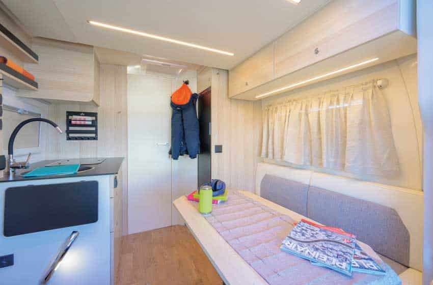 interni Camper monoscocca vetroresina Atlantis Compact 595