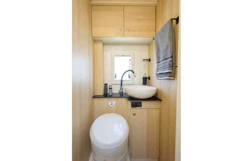 Camper monoscocca vetroresina Atlantis Compact 595 bagno