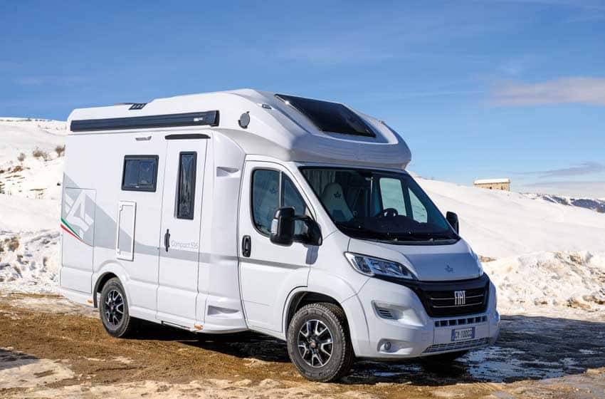 Passo fittanze Camper monoscocca vetroresina Atlantis Compact 595 in sosta libera