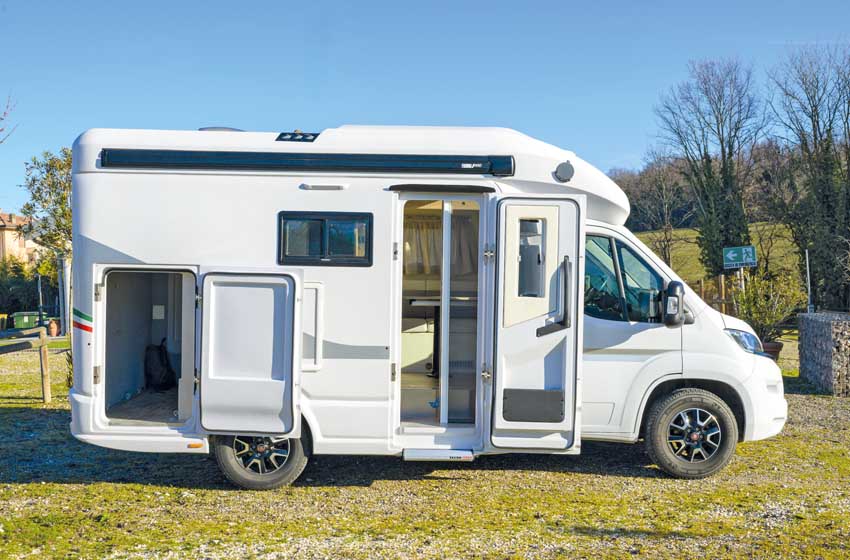 area sosta il frassino Camper monoscocca vetroresina Atlantis Compact 595