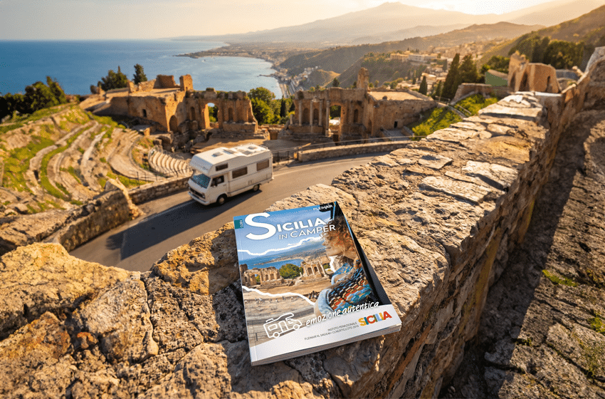 Sicilia-guida Sicilia in camper-cover-Taormina-teatro greco