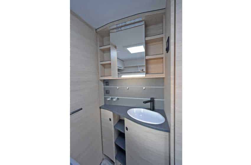 Fendt Apero 390 FH Activ zona lavabo a giorno