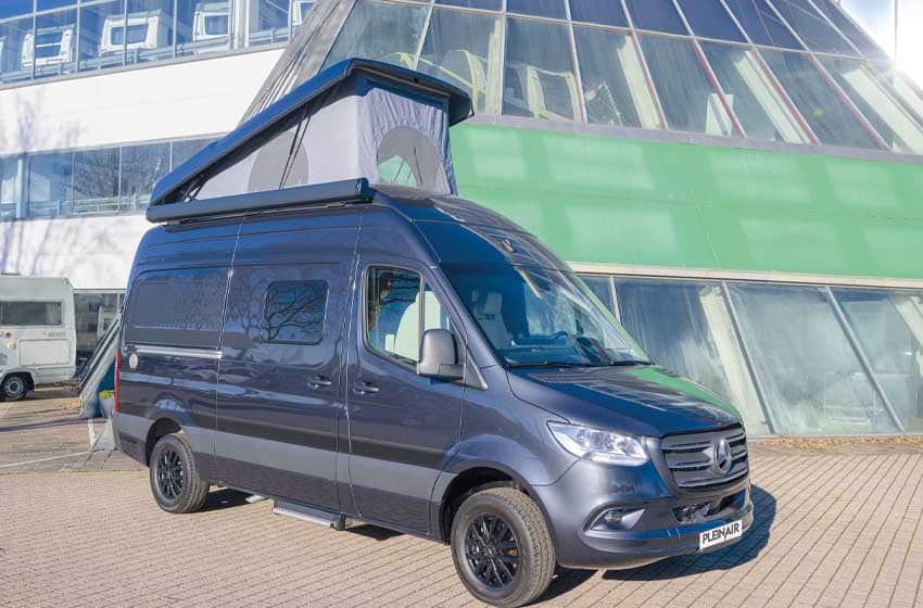Hymer Grand Canyon S Xperience 600 Van compatto su Mercedes in sosta da Bonometti